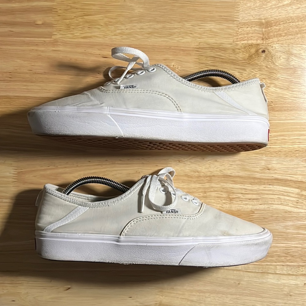 Vans Mens US Size 9 White Comfycush Authentic Shoes